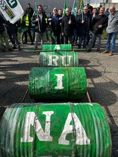 Foto 3 - Un sobrecoste de 8.000 euros por explotaci&oacute;n: el asfixiante gasto que saca al campo a la calle