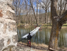 Retirada de la pasarela sobre el río Duero.