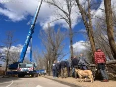 Retirada de la pasarela sobre el río Duero.