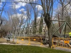 Retirada de la pasarela sobre el río Duero.