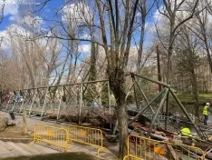 Retirada de la pasarela sobre el río Duero.