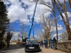 Retirada de la pasarela sobre el río Duero.