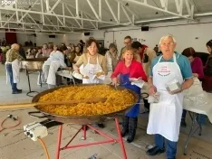 Foto 12 - La parroquia de &Aacute;greda vuelve a ayudar a los m&aacute;s desfavorecidos: 600 raciones de paella y migas