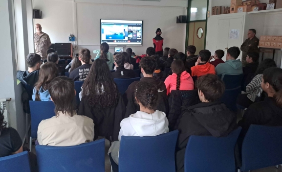 Alumnos de Ágreda conectan con la base española en la Antártida