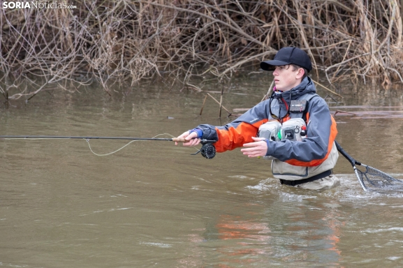 Sesenta pescadores buscarán la trucha más grande en el XXII Campano Soriano 