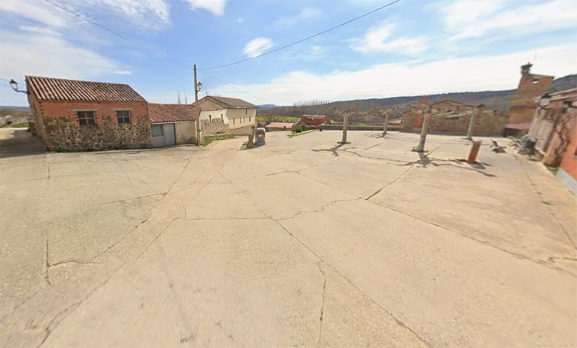 Hacienda busca dueño para dos fincas urbanas en Chavaler