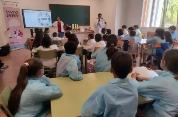 Los colegios sumarán una hora en junio para ayudar a las familias a conciliar