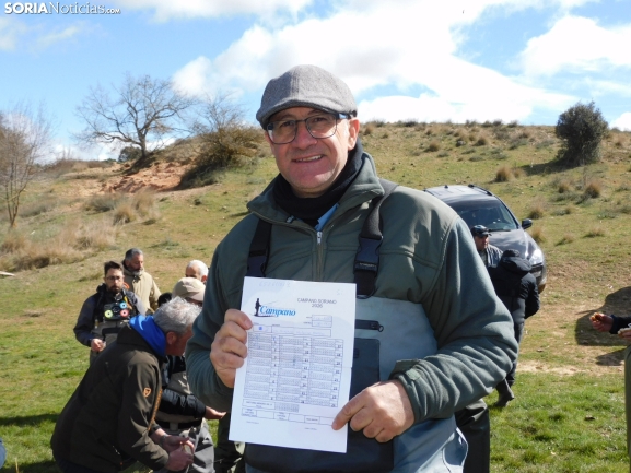 56 pescadores buscan la trucha más grande, en imágenes