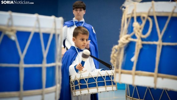 GALERÍA | Almazán retumba, a cubierto, en su exaltación del tambor, la corneta y el bombo