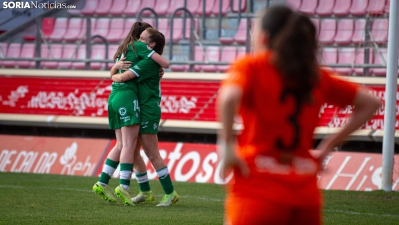 GALERÍA | El San José femenino se gusta en Los Pajaritos por el 8M