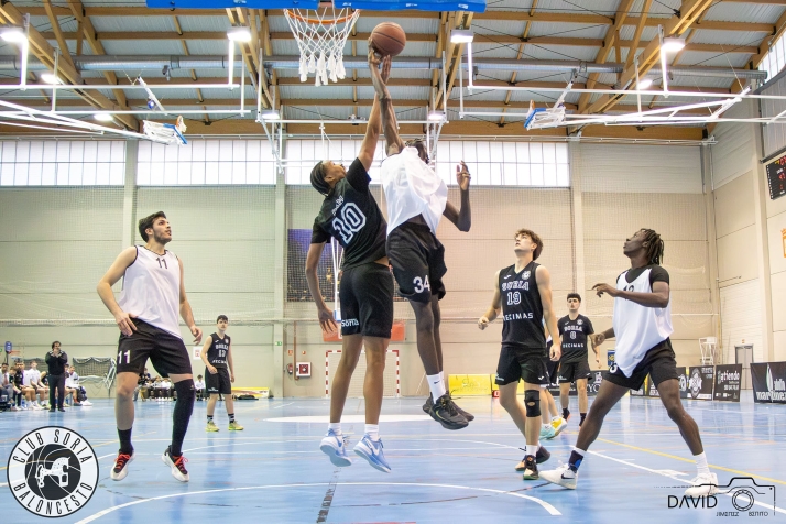 El CSB Décimas vence con autoridad al Venta de Baños en casa