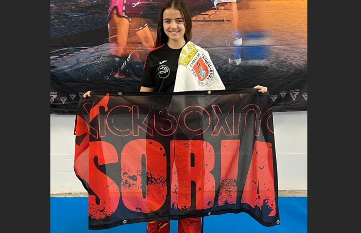 Adriana Verde debuta en la categoría júnior de kickboxing con una destacada actuación en la competición de Jesolo