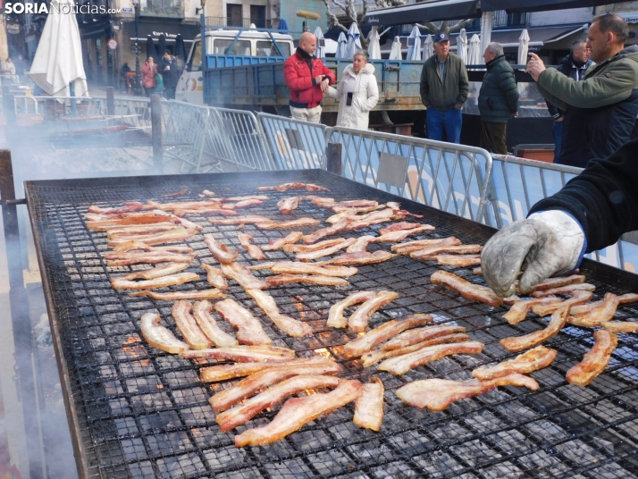 Operación Bocadillo de Manos Unidas en la Plaza Herradores