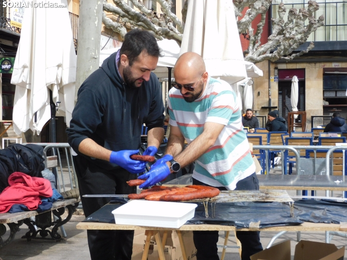 Operación Bocadillo de Manos Unidas en la Plaza Herradores