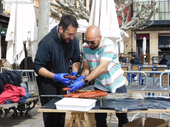 Operación Bocadillo de Manos Unidas en la Plaza Herradores