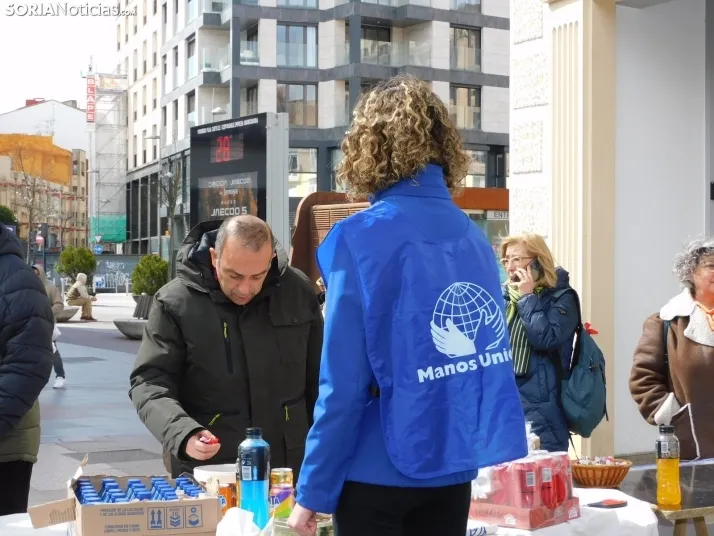 Operación Bocadillo de Manos Unidas en la Plaza Herradores