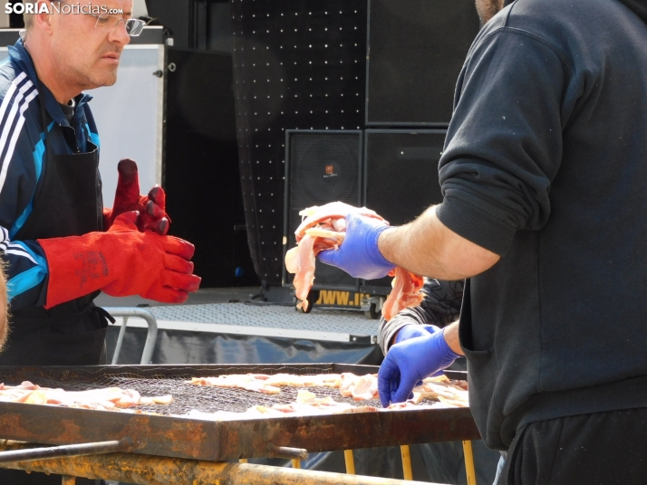 Operación Bocadillo de Manos Unidas en la Plaza Herradores