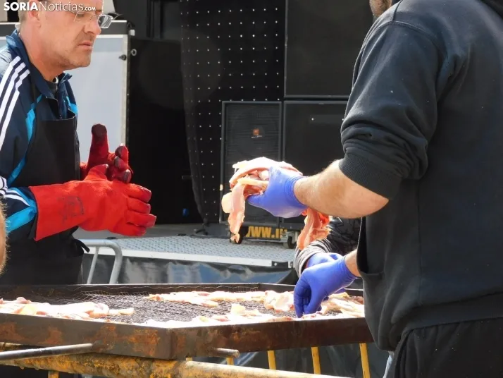 Operación Bocadillo de Manos Unidas en la Plaza Herradores