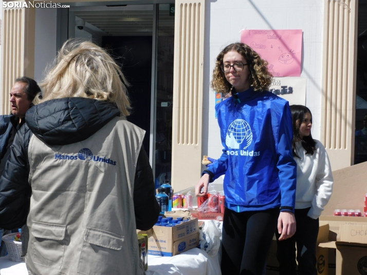Operación Bocadillo de Manos Unidas en la Plaza Herradores