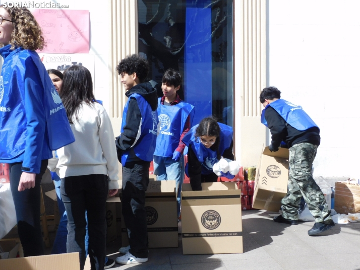 Operación Bocadillo de Manos Unidas en la Plaza Herradores