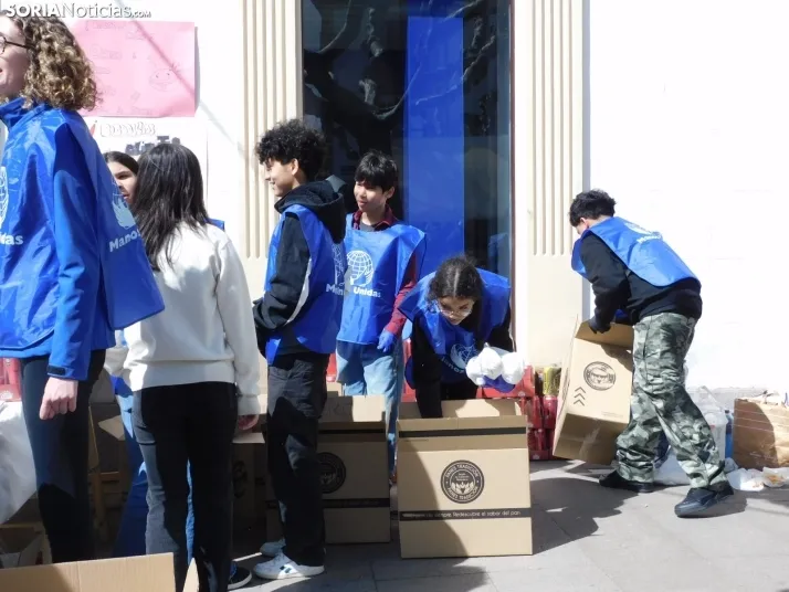 Operación Bocadillo de Manos Unidas en la Plaza Herradores