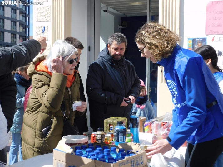 Operación Bocadillo de Manos Unidas en la Plaza Herradores
