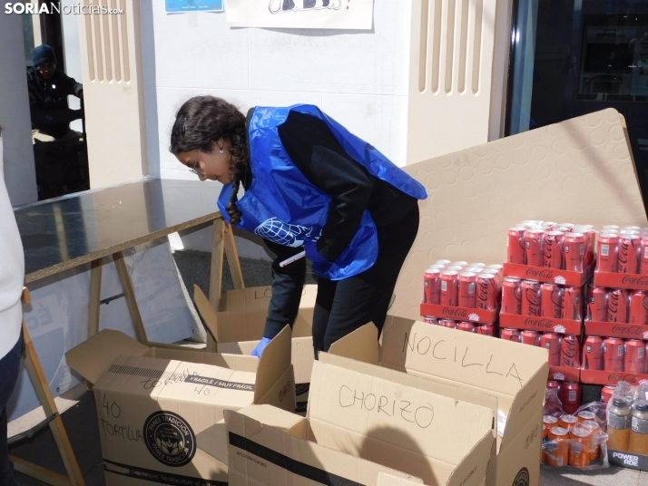 Operación Bocadillo de Manos Unidas en la Plaza Herradores