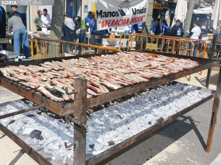 Operación Bocadillo de Manos Unidas en la Plaza Herradores
