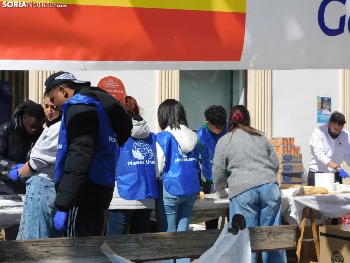 Operación Bocadillo de Manos Unidas en la Plaza Herradores