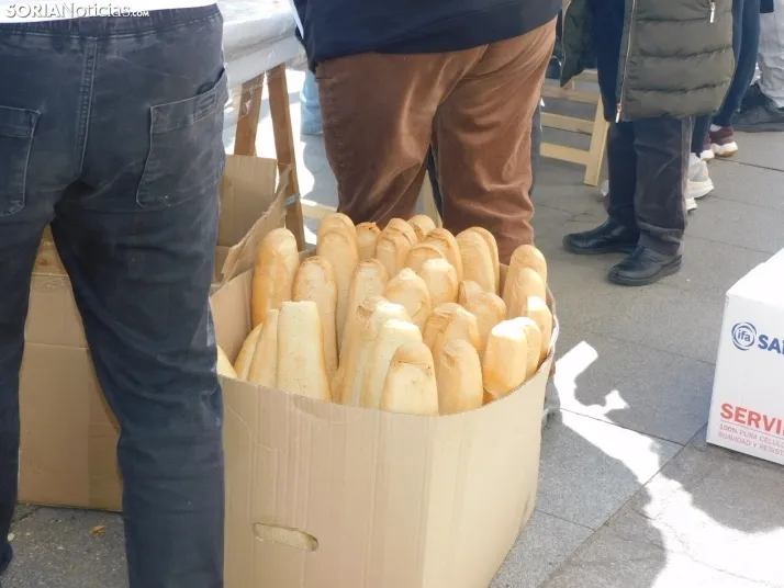 Operación Bocadillo de Manos Unidas en la Plaza Herradores