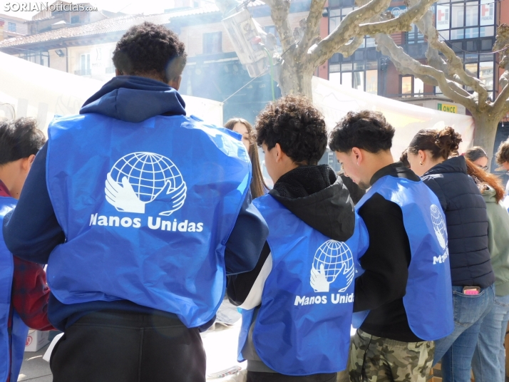 Operación Bocadillo de Manos Unidas en la Plaza Herradores