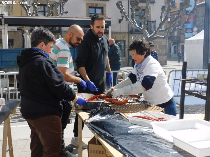 Operación Bocadillo de Manos Unidas en la Plaza Herradores