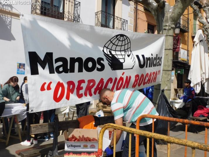 Operación Bocadillo de Manos Unidas en la Plaza Herradores