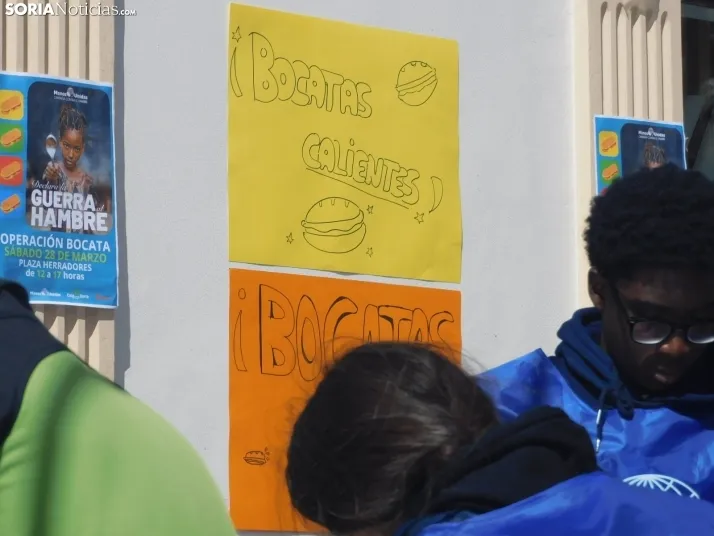 Operación Bocadillo de Manos Unidas en la Plaza Herradores