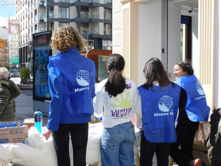 Operación Bocadillo de Manos Unidas en la Plaza Herradores