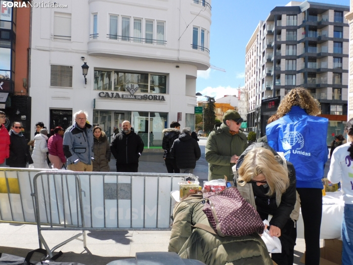 Operación Bocadillo de Manos Unidas en la Plaza Herradores