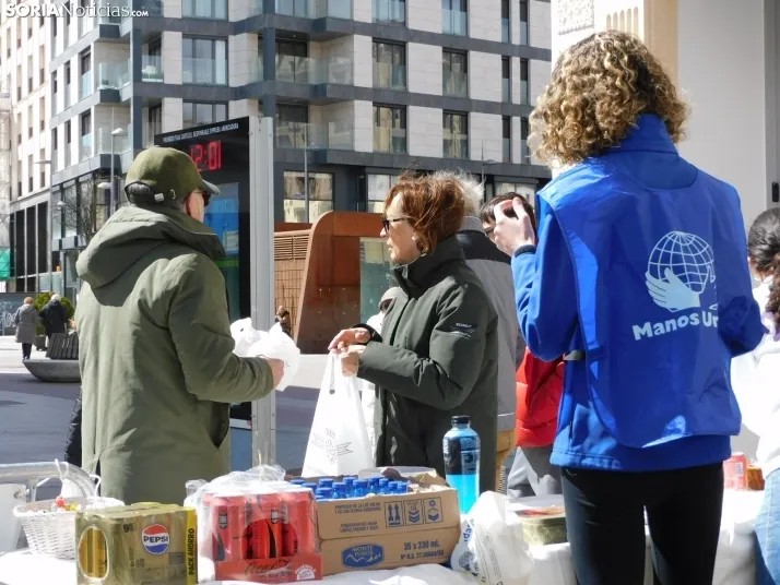 Operación Bocadillo de Manos Unidas en la Plaza Herradores