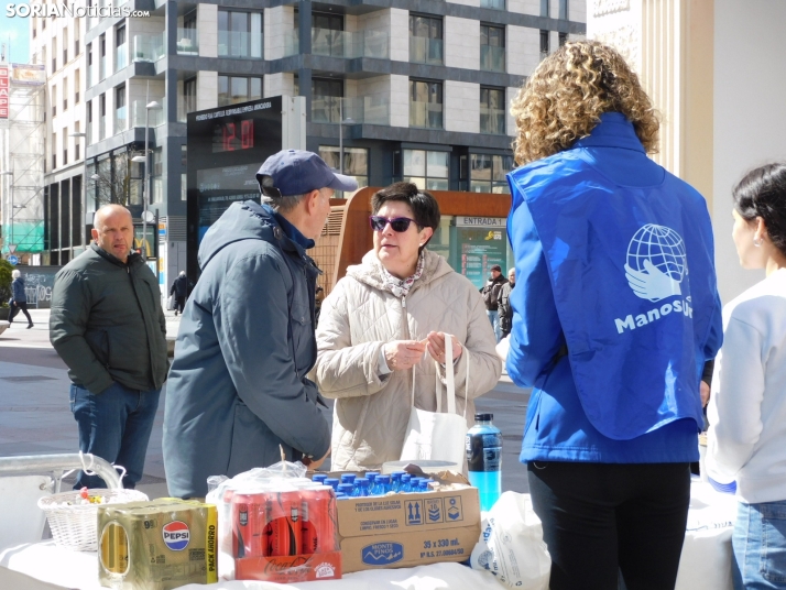 Operación Bocadillo de Manos Unidas en la Plaza Herradores