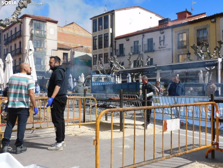 Operación Bocadillo de Manos Unidas en la Plaza Herradores
