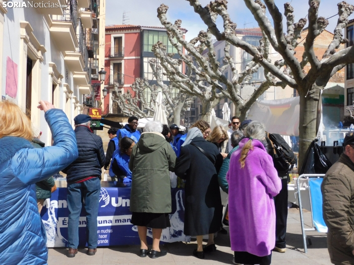Operación Bocadillo de Manos Unidas en la Plaza Herradores