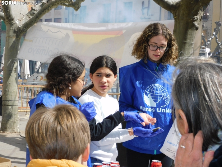 Operación Bocadillo de Manos Unidas en la Plaza Herradores