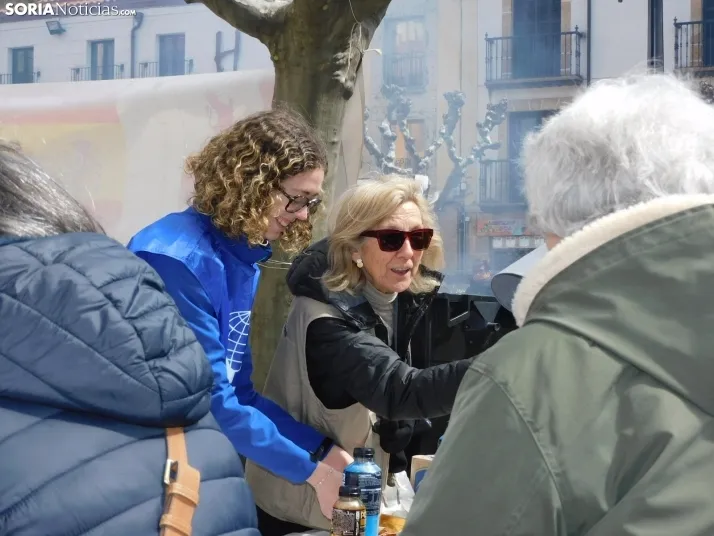 Operación Bocadillo de Manos Unidas en la Plaza Herradores