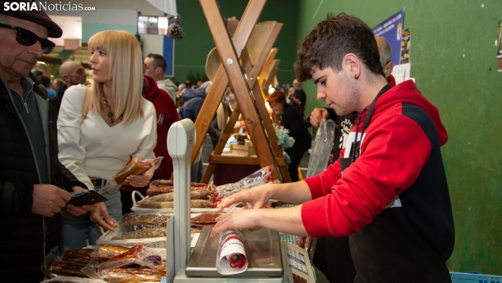 En imágenes: Covaleda presume de los mejores chorizos del mundo en una nueva edición de su feria