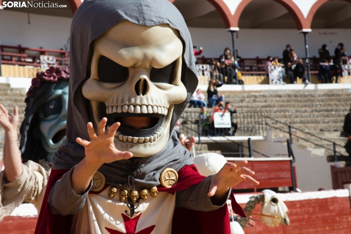 Gigantes y Cabezudos, haciendo afición: Concurso pictórico y premios personalizados