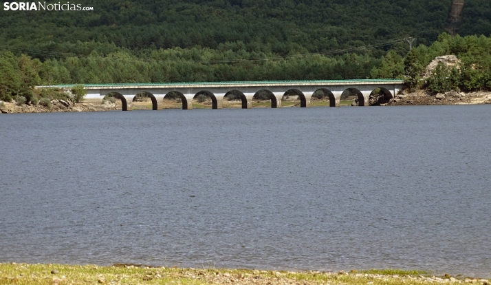 El embalse gana agua sin lluvia pero sigue por debajo del nivel de 2023