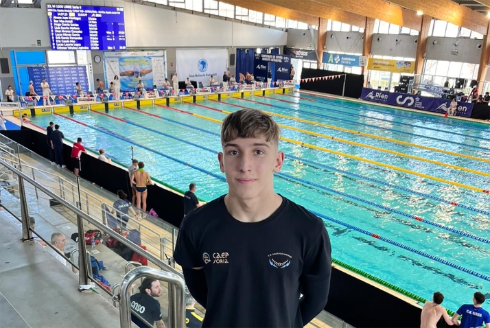 Raúl Perales destaca en el Campeonato de España de Natación