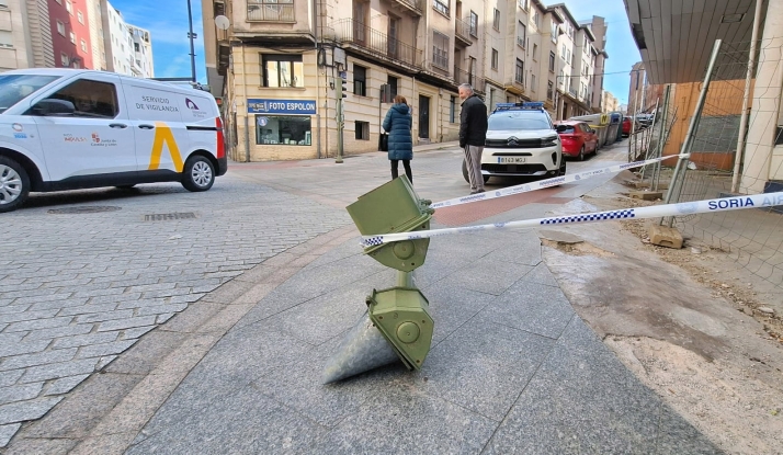 Derribado el semáforo junto a la antigua gasolinera de Gonzalo Ruiz