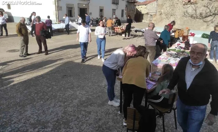 Vuelve la artesanía y la segunda mano para dar vida a la Semana Santa en Velilla de San Esteban