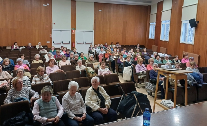 La Unidad contra la Violencia sobre la Mujer reúne a 77 asistentes en un taller de sensibilización dirigido a la asociación Numancia