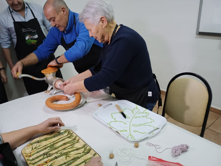 Llegan las matanzas de Extremadura: Chorizos y patateras para chuparse los dedos